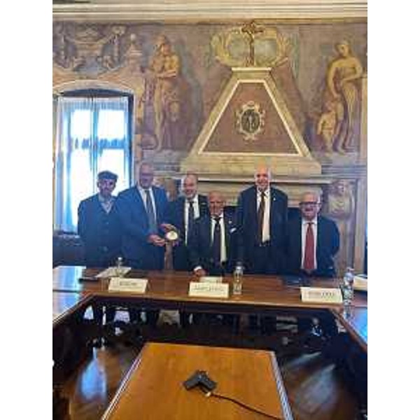 Foto di gruppo al termine dell'assemblea: il presidente Bordin è il secondo da sinistra - Foto di gruppo al termine dell'assemblea: il presidente Bordin è il secondo da sinistra