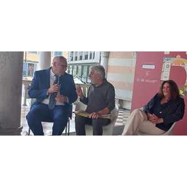 Mauro Bordin, presidente del Cr Fvg, primo da sinistra nella foto accanto a Dino Persello e a Elena Iuri - Mauro Bordin, presidente del Cr Fvg, primo da sinistra nella foto accanto a Dino Persello e a Elena Iuri