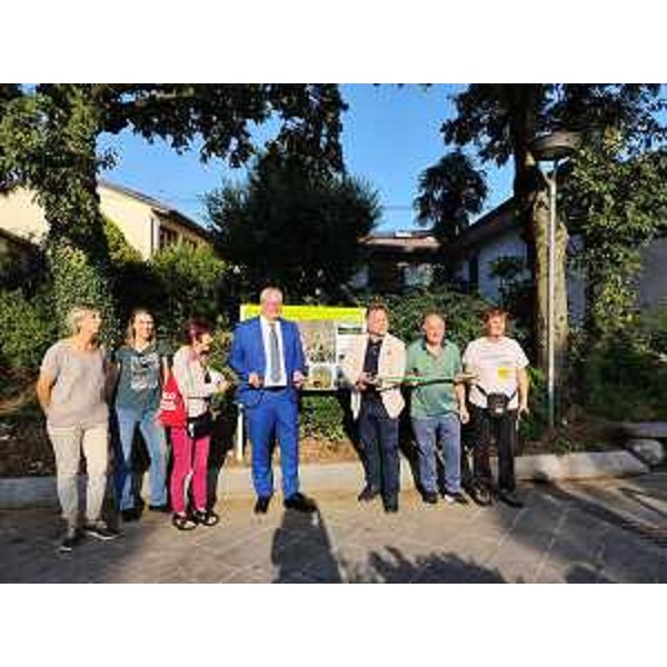 Il presidente del Consiglio regionale, Mauro Bordin, all'inaugurazione del percorso 10 mila passi di Castions di Strada, insieme al sindaco Ivan Petrucco, al presidente di Federsanità Anci Fvg, Giuseppe Napoli, alla segretaria Tiziana Del Fabbro - Il presidente del Consiglio regionale, Mauro Bordin, all'inaugurazione del percorso 10 mila passi di Castions di Strada, insieme al sindaco Ivan Petrucco, al presidente di Federsanità Anci Fvg, Giuseppe Napoli, alla segretaria Tiziana Del Fabbro