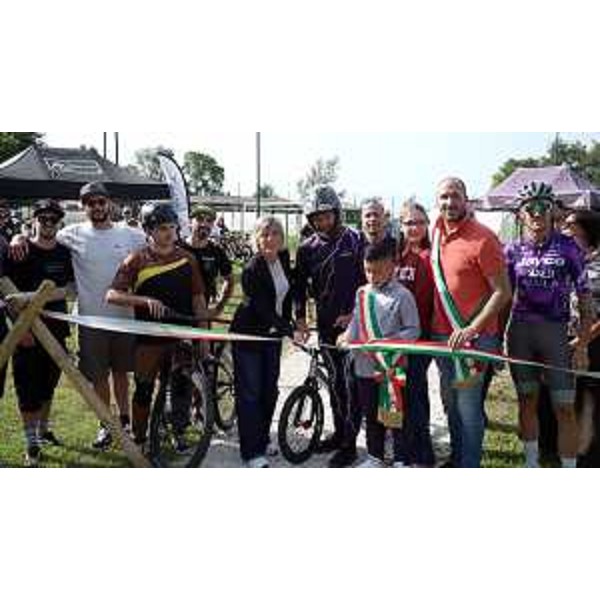 Il taglio del nastro - Il taglio del nastro