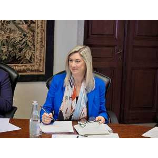 L'assessore regionale alle Infrastrutture Cristina Amirante durante la seduta di giunta - L'assessore regionale alle Infrastrutture Cristina Amirante durante la seduta di giunta