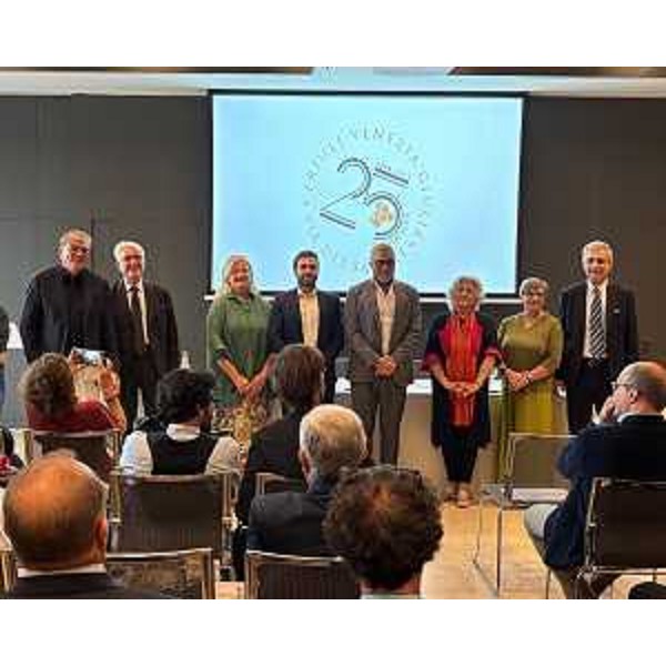 L'assessore regionale alle Attività produttive e Turismo Sergio Emidio Bini, al centro, all'evento di celebrazione dei 25 anni del Consorzio Friuli Venezia Giulia Via dei Sapori - L'assessore regionale alle Attività produttive e Turismo Sergio Emidio Bini, al centro, all'evento di celebrazione dei 25 anni del Consorzio Friuli Venezia Giulia Via dei Sapori