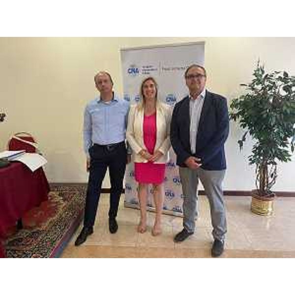 L'assessore regionale Cristina Amirante con i rappresentanti del vertice della Confedernazionale artigiani del Fvg - L'assessore regionale Cristina Amirante con i rappresentanti del vertice della Confedernazionale artigiani del Fvg