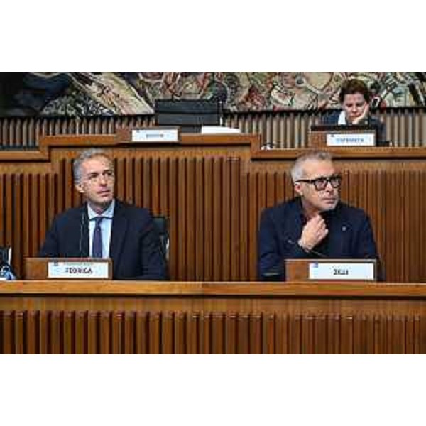 Da sinistra il presidente della II Commissione, Stefano Balloch e l'assessore regionale alle Attività produttive Sergio Emidio Bini - Da sinistra il presidente della II Commissione, Stefano Balloch e l'assessore regionale alle Attività produttive Sergio Emidio Bini
