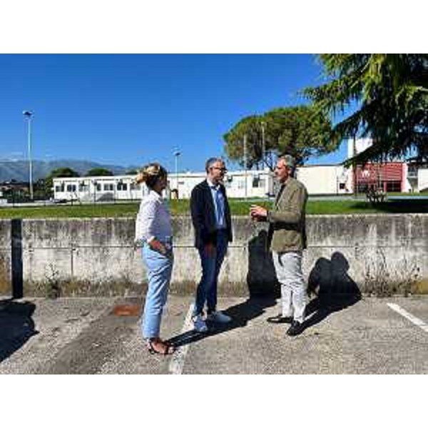 L'assessore regionale Pierpaolo Roberti durante il Il sopralluogo a San Quirino insieme al sindaco - L'assessore regionale Pierpaolo Roberti durante il Il sopralluogo a San Quirino insieme al sindaco