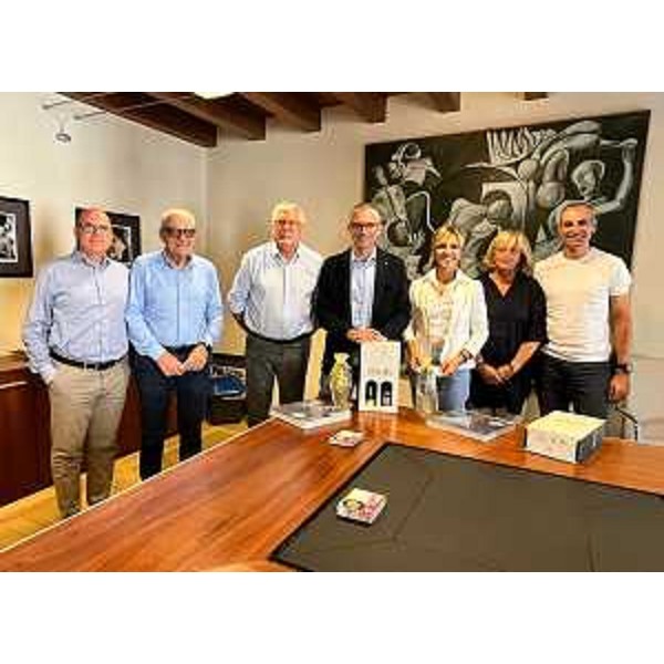 Foto di gruppo al termine dell'incontro svoltosi in Muncipio a Casarsa - Foto di gruppo al termine dell'incontro svoltosi in Muncipio a Casarsa