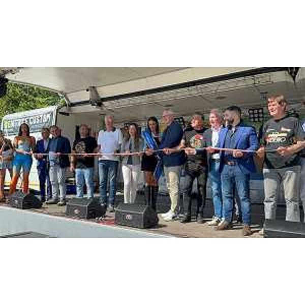 Il momento del taglio del nastro della quarta edizione della Italian bike week - Il momento del taglio del nastro della quarta edizione della Italian bike week