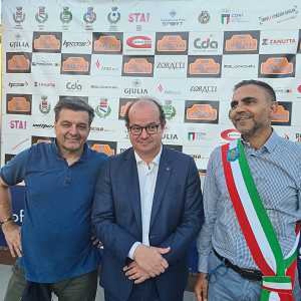 Al centro il vicegovernatore Mario Anzil - Al centro il vicegovernatore Mario Anzil