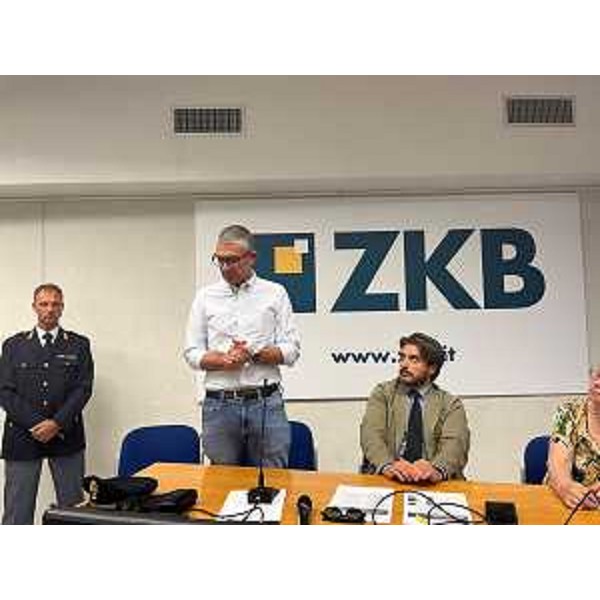 L'assessore Roberti nel corso del suo intervento - L'assessore Roberti nel corso del suo intervento