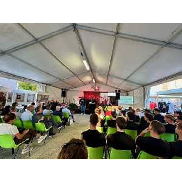 Un altro momento della festosa cerimonia in piazza della Seta - Un altro momento della festosa cerimonia in piazza della Seta