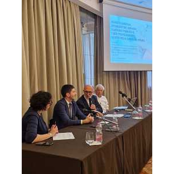 L'assessore regionale alla Salute interviene alla tavola con ospite l'ex ministro Roberto Speranza - L'assessore regionale alla Salute interviene alla tavola con ospite l'ex ministro Roberto Speranza 