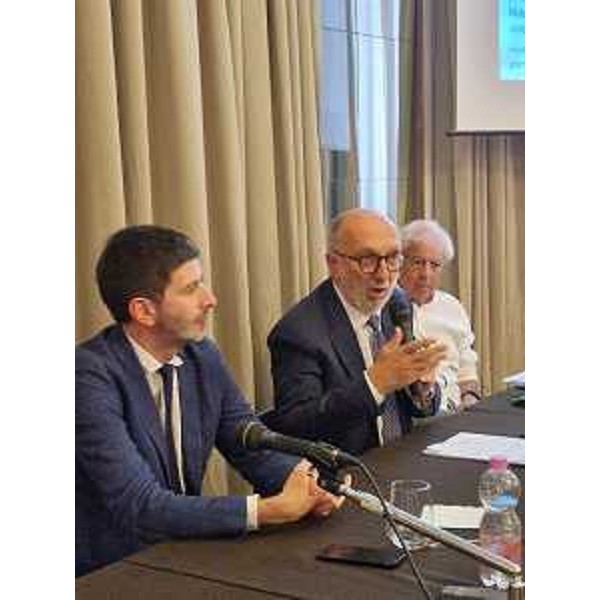 Riccardi interviene al convegno "Medici di famiglia: dipendenti del Servizio sanitario pubblico o liberi professionisti? Le sfide della sanità del futuro - Riccardi interviene al convegno "Medici di famiglia: dipendenti del Servizio sanitario pubblico o liberi professionisti? Le sfide della sanità del futuro