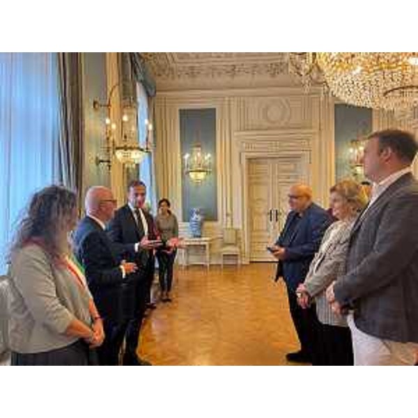 Il governatore del Friuli Venezia Giulia Massimiliano Fedriga alla cerimonia di consegna delle Medaglie d'Onore in memoria dei cittadini italiani, militari e civili, deportati e internati nei campi di concentramento nazisti e destinati al lavoro coatto per l'economia di guerra, svoltasi nella Prefettura di Trieste. - Il governatore del Friuli Venezia Giulia Massimiliano Fedriga alla cerimonia di consegna delle Medaglie d'Onore in memoria dei cittadini italiani, militari e civili, deportati e internati nei campi di concentramento nazisti e destinati al lavoro coatto per l'economia di guerra, svoltasi nella Prefettura di Trieste. 