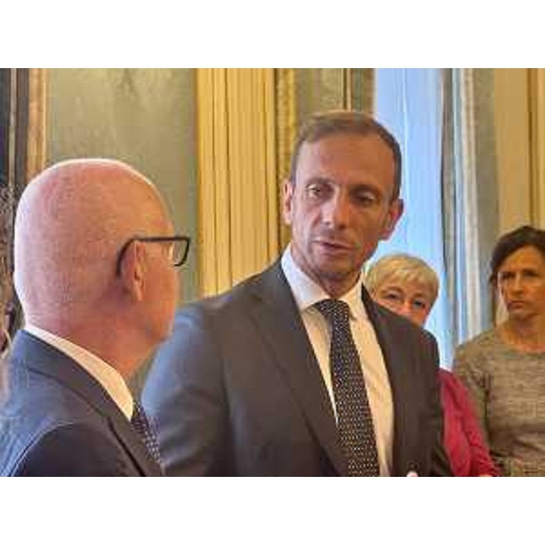 Il governatore del Friuli Venezia Giulia Massimiliano Fedriga alla cerimonia di consegna delle Medaglie d'Onore in memoria dei cittadini italiani, militari e civili, deportati e internati nei campi di concentramento nazisti e destinati al lavoro coatto per l'economia di guerra, svoltasi nella Prefettura di Trieste. - Il governatore del Friuli Venezia Giulia Massimiliano Fedriga alla cerimonia di consegna delle Medaglie d'Onore in memoria dei cittadini italiani, militari e civili, deportati e internati nei campi di concentramento nazisti e destinati al lavoro coatto per l'economia di guerra, svoltasi nella Prefettura di Trieste. 