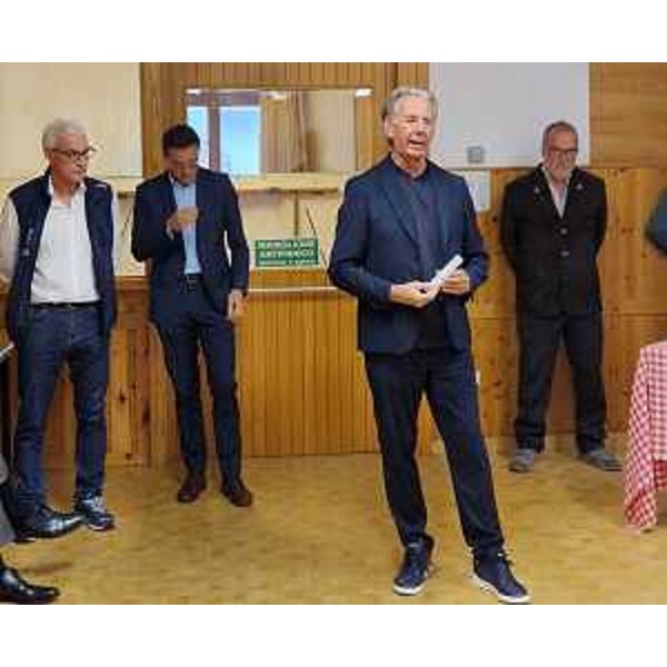 L'assessore regionale alla Difesa dellambiente, energia e sviluppo sostenibile Fabio Scoccimarro, interviene alla festa per la fine dei lavori di ristrutturazione della casa "Bearzi" in località Pierabech a Forni Avoltri - L'assessore regionale alla Difesa dellambiente, energia e sviluppo sostenibile Fabio Scoccimarro, interviene alla festa per la fine dei lavori di ristrutturazione della casa "Bearzi" in località Pierabech a Forni Avoltri