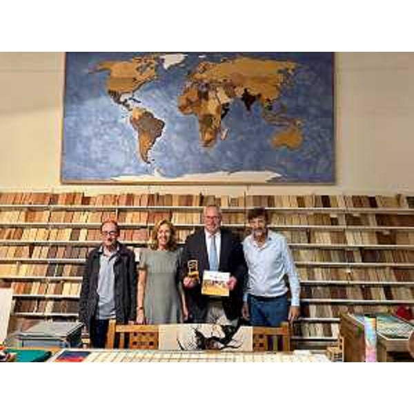 Flavio Verzegnassi, Carla Zilio, il presidente Mauro Bordin e Gianni Cantarutti alla xyloteca di San Giovanni al Natisone - Flavio Verzegnassi, Carla Zilio, il presidente Mauro Bordin e Gianni Cantarutti alla xyloteca di San Giovanni al Natisone