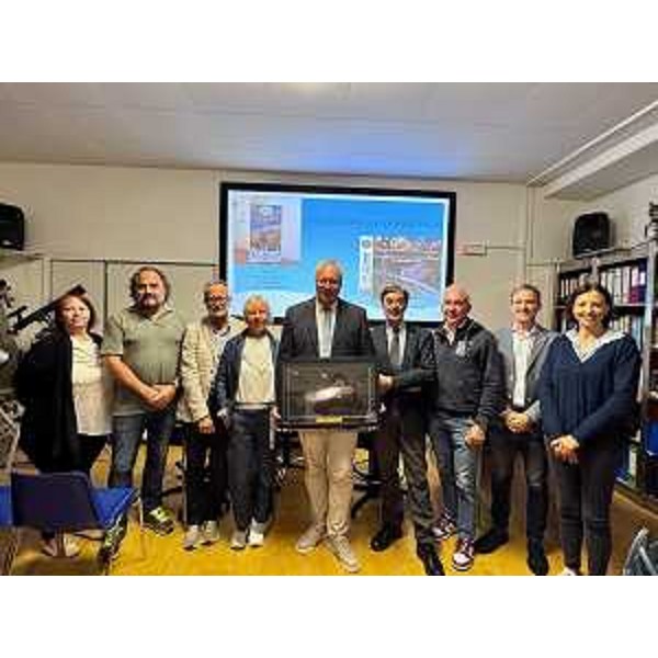 Al centro il presidente del Cr Mauro Bordin, il membri dell'Afam e il consigliere Roberto Novelli - Al centro il presidente del Cr Mauro Bordin, il membri dell'Afam e il consigliere Roberto Novelli 