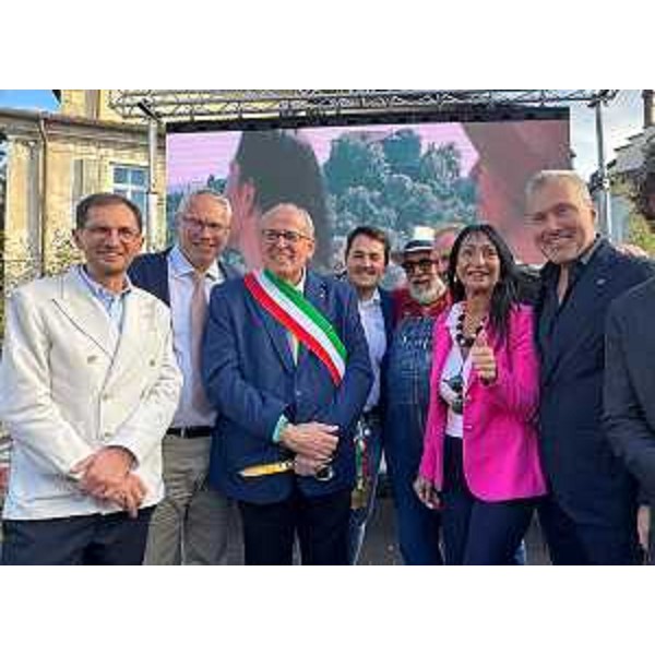 Foto di gruppo al termine dell'inaugurazione: il presidente Bordin è il secondo da sinistra, accanto al sindaco di Gorizia, Rodolfo Ziberna - Foto di gruppo al termine dell'inaugurazione: il presidente Bordin è il secondo da sinistra, accanto al sindaco di Gorizia, Rodolfo Ziberna