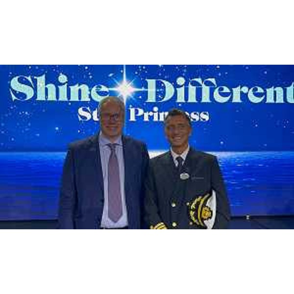 Il presidente del Cr, Mauro Bordin, assieme al comandate della Star Princess Gennaro Arma - Il presidente del Cr, Mauro Bordin, assieme al comandate della Star Princess Gennaro Arma