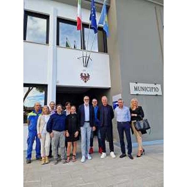 L'assessore Scoccimarro (terzo da destra) - L'assessore Scoccimarro (terzo da destra)