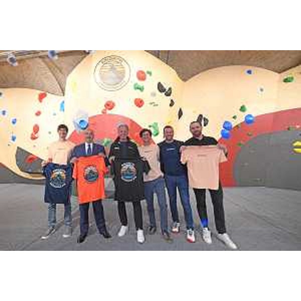 Al centro l'assessore Scoccimarro con a fianco il sindaco Dipiazza - Al centro l'assessore Scoccimarro con a fianco il sindaco Dipiazza 