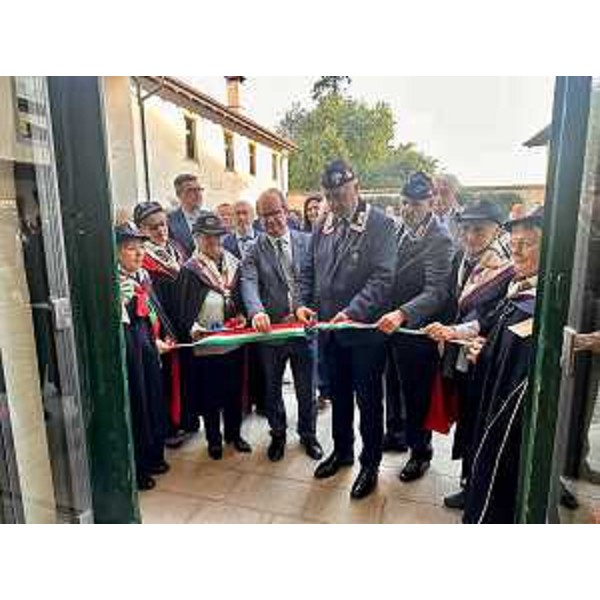 Il vicegovernatore del Friuli Venezia Giulia con delega alla Cultura Mario Anzil a Moimacco all'inaugurazione della mostra "La Prima Guerra Mondiale (1915-1918) e i Carabinieri" - Il vicegovernatore del Friuli Venezia Giulia con delega alla Cultura Mario Anzil a Moimacco all'inaugurazione della mostra "La Prima Guerra Mondiale (1915-1918) e i Carabinieri"