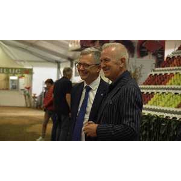 L'assessore Stefano Zannier a sinistra nella foto - L'assessore Stefano Zannier a sinistra nella foto