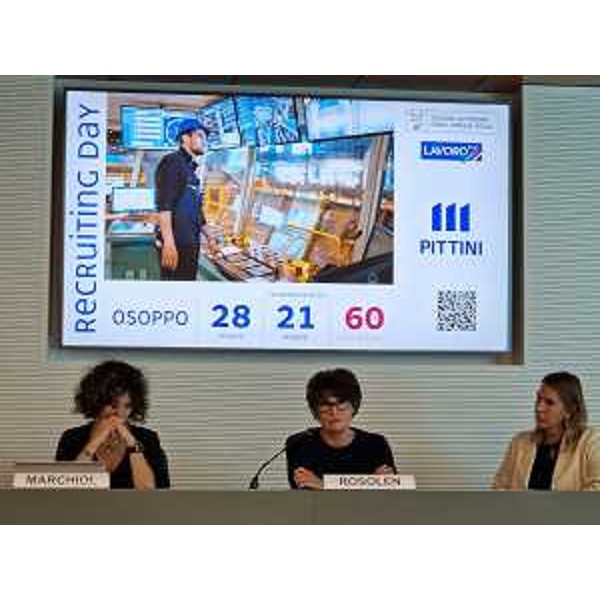 L'assessore interviene a presentazione - L'assessore interviene a presentazione 