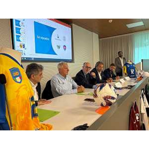 Lassessore regionale alla Salute, politiche sociali e disabilità Riccardo Riccardi, al centro, alla presentazione del Campionato sperimentale di Futs All - Lassessore regionale alla Salute, politiche sociali e disabilità Riccardo Riccardi, al centro, alla presentazione del Campionato sperimentale di Futs All