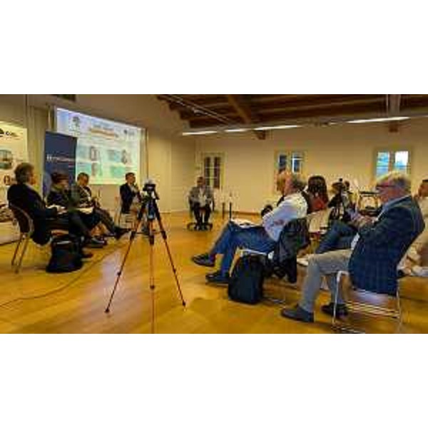 L'assessore regionale al Lavoro, Alessia Rosolen, intervenendo a Monfalcone alla tavola rotonda organizzata da Confcooperative Alpe Adria e dall'Associazione sindacale territoriale della Confederazione italiana sindacati lavoratori di Trieste e Gorizia - L'assessore regionale al Lavoro, Alessia Rosolen, intervenendo a Monfalcone alla tavola rotonda organizzata da Confcooperative Alpe Adria e dall'Associazione sindacale territoriale della Confederazione italiana sindacati lavoratori di Trieste e Gorizia