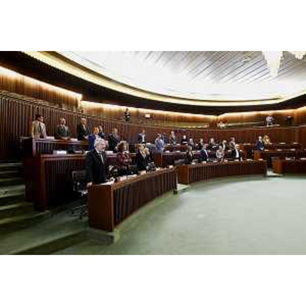 I consiglieri regionali durante il minuto di silenzio - I consiglieri regionali durante il minuto di silenzio