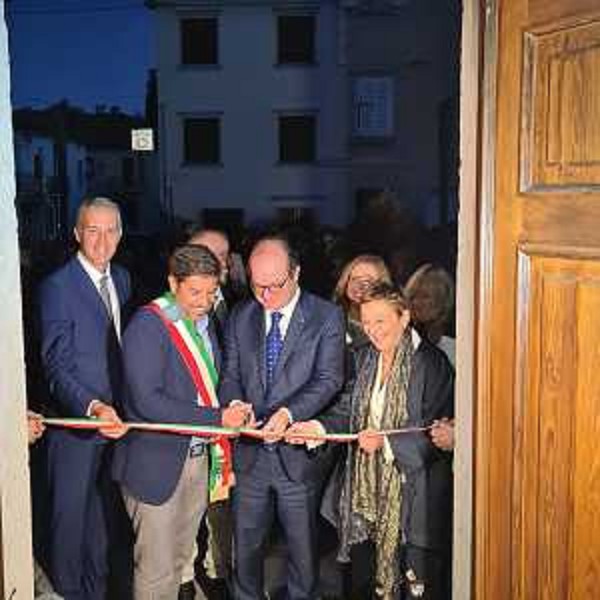 Taglio del nastro con il vicegovernatore Mario Anzil - Taglio del nastro con il vicegovernatore Mario Anzil