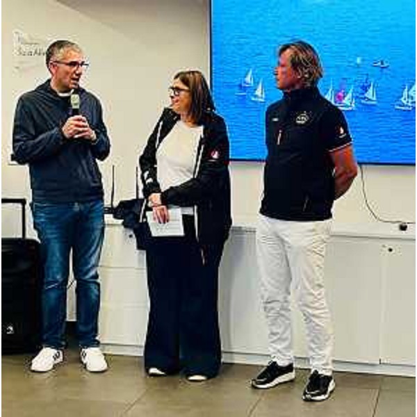 L'assessore regionale alle Autonomie locali, Pierpaolo Roberti (a sinistra) alla cerimonia di apertura del Barcolana Parasailing - Eurosaf Inclusive European Championship - L'assessore regionale alle Autonomie locali, Pierpaolo Roberti (a sinistra) alla cerimonia di apertura del Barcolana Parasailing - Eurosaf Inclusive European Championship