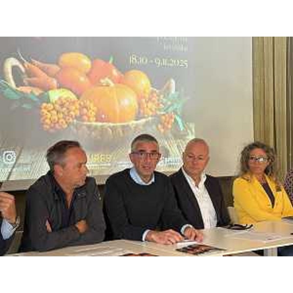 Lassessore regionale alle Autonomie locali Pierpaolo Roberti (secondo da sx) alla presentazione della 24^ edizione di Sapori del Carso/Okusi - Lassessore regionale alle Autonomie locali Pierpaolo Roberti (secondo da sx) alla presentazione della 24^ edizione di Sapori del Carso/Okusi