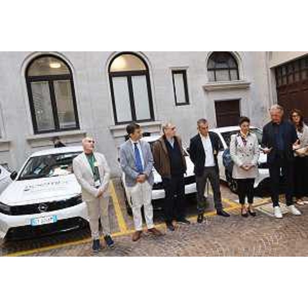 L'assessore Scoccimarro (a destra) assieme ai principali partner del progetto Noemix durante la presentazione dei risultati dell'iniziativa. - L'assessore Scoccimarro (a destra) assieme ai principali partner del progetto Noemix durante la presentazione dei risultati dell'iniziativa.