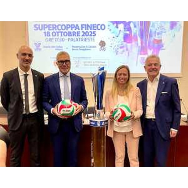 L'assessore regionale Sergio Emidio Bini (secondo da sinistra) con la supercoppa che verrà consegnata alla squadra vincitrice dellla competizione di volley del 18 ottobre a Trieste - L'assessore regionale Sergio Emidio Bini (secondo da sinistra) con la supercoppa che verrà consegnata alla squadra vincitrice dellla competizione di volley del 18 ottobre a Trieste