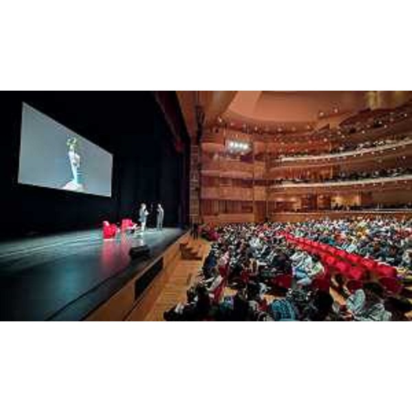 L'assessore regionale all'Università Alessia Rosolen al festival "Collegamenti - Festival che incrocia i saperi" - L'assessore regionale all'Università Alessia Rosolen al festival "Collegamenti - Festival che incrocia i saperi"