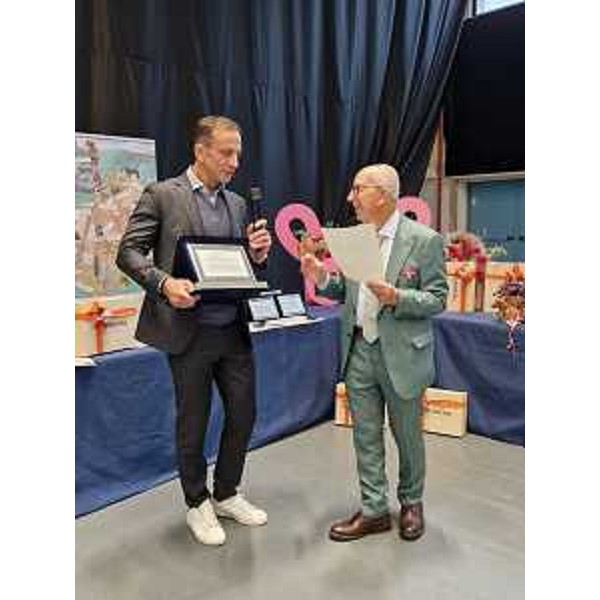 Il governatore del Fvg Massimiliano Fedriga riceve il Premio speciale a Gorizia dal presidente della Consulta Mario Brancati - Il governatore del Fvg Massimiliano Fedriga riceve il Premio speciale a Gorizia dal presidente della Consulta Mario Brancati