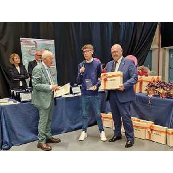 Callari con il testimonial 2025 Matteo Parenzan - Callari con il testimonial 2025 Matteo Parenzan