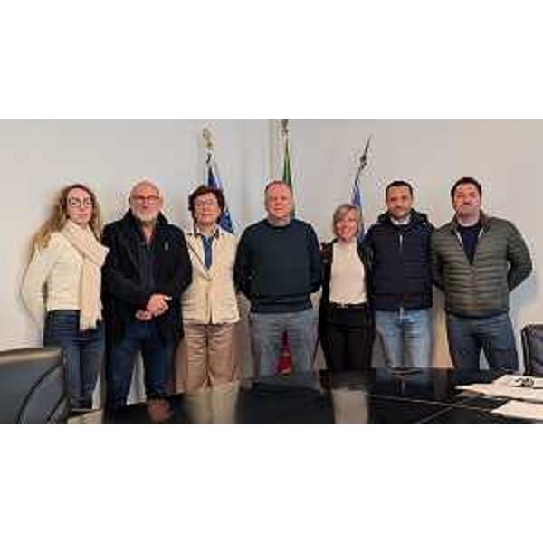 L'assessore regionale alle Finanze Barbara Zilli (terza da destra) durante l'incontro svoltosi oggi a Tarcento - L'assessore regionale alle Finanze Barbara Zilli (terza da destra) durante l'incontro svoltosi oggi a Tarcento