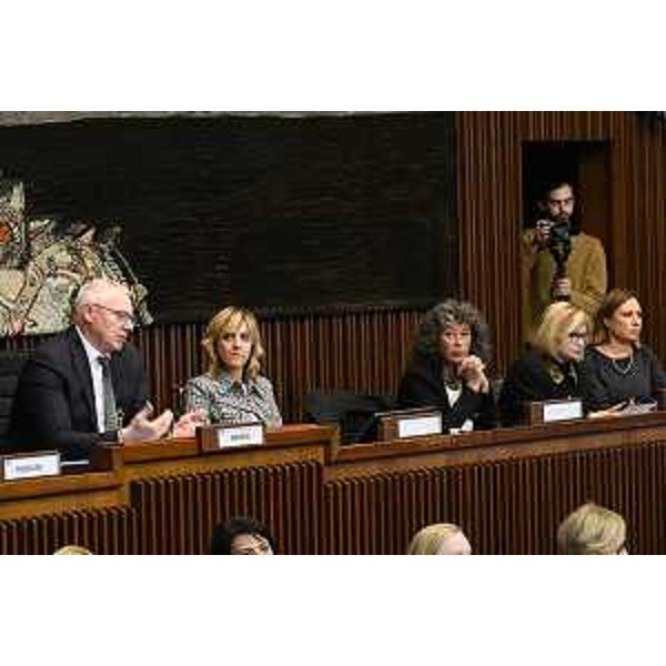 Il presidente Bordin con le consigliere Lucia Buna,, Serena Pellegrino, Laura Fasiolo, Manuela Celotti - Il presidente Bordin con le consigliere Lucia Buna,, Serena Pellegrino, Laura Fasiolo, Manuela Celotti