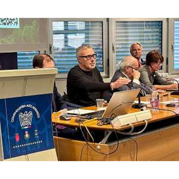 Gli assessori regionali Sergio Emidio Bini e Alessia Rosolen all'incontro con la società Leonardo a Pordenone - Gli assessori regionali Sergio Emidio Bini e Alessia Rosolen all'incontro con la società Leonardo a Pordenone