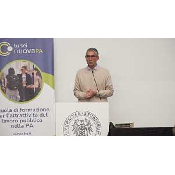 L'assessore regionale alle Autonomie locali Pierpaolo Roberti alla tavola rotonda "Valorizzare le persone e innovare", organizzata da ComPa Fvg all'interno della terza edizione del Premio Nuova Pa e ospitata all'Auditorium della Biblioteca Rizzi dell'Università degli Studi di Udine - L'assessore regionale alle Autonomie locali Pierpaolo Roberti alla tavola rotonda "Valorizzare le persone e innovare", organizzata da ComPa Fvg all'interno della terza edizione del Premio Nuova Pa e ospitata all'Auditorium della Biblioteca Rizzi dell'Università degli Studi di Udine