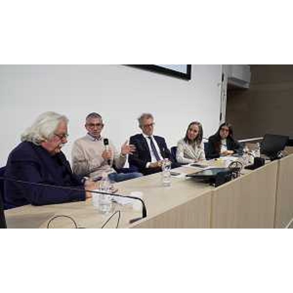 L'assessore regionale alle Autonomie locali Pierpaolo Roberti alla tavola rotonda "Valorizzare le persone e innovare", organizzata da ComPa Fvg all'interno della terza edizione del Premio Nuova Pa e ospitata all'Auditorium della Biblioteca Rizzi dell'Università degli Studi di Udine - L'assessore regionale alle Autonomie locali Pierpaolo Roberti alla tavola rotonda "Valorizzare le persone e innovare", organizzata da ComPa Fvg all'interno della terza edizione del Premio Nuova Pa e ospitata all'Auditorium della Biblioteca Rizzi dell'Università degli Studi di Udine