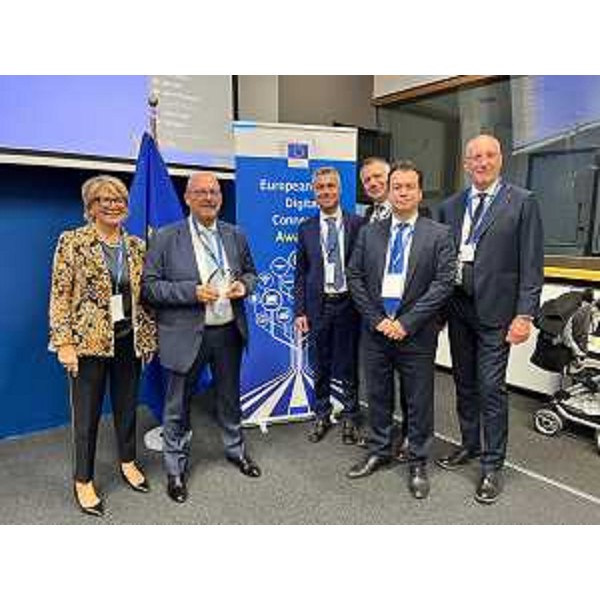 La delegazione del Friuli Venezia Giulia guidata dall'assessore Callari allEuropean digital connecting awards. - La delegazione del Friuli Venezia Giulia guidata dall'assessore Callari allEuropean digital connecting awards.