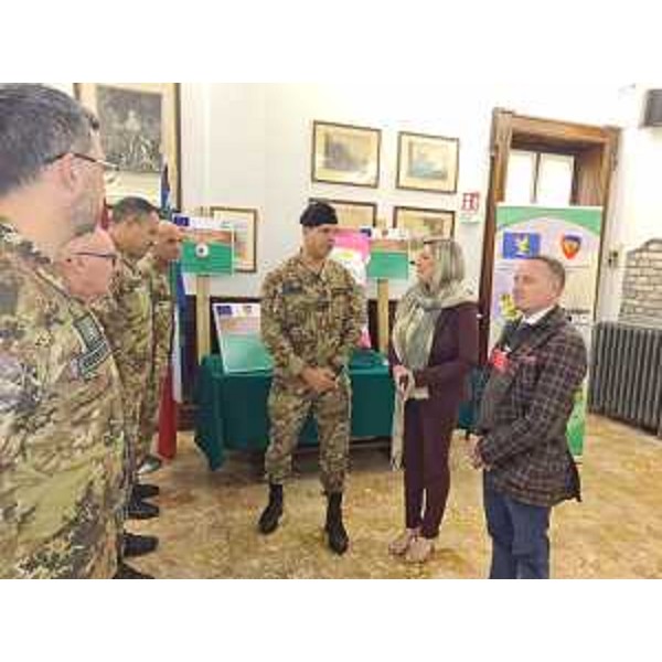 L'assessore regionale CristinAmirante con il comandante della 132esima Brigata Ariete, generale di brigata Domenico Leotta - L'assessore regionale CristinAmirante con il comandante della 132esima Brigata Ariete, generale di brigata Domenico Leotta 