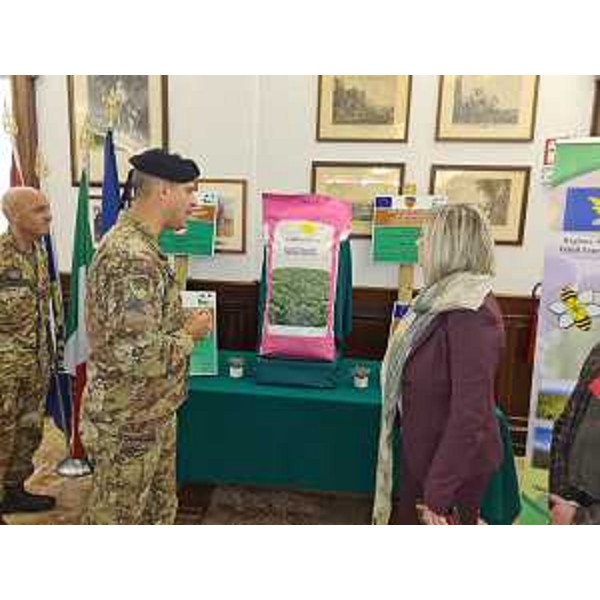 Le sementi per la manutenzione dei prati stabili dell'area Cellina Meduna donata dalla Brigata alla Regione Fvg - Le sementi per la manutenzione dei prati stabili dell'area Cellina Meduna donata dalla Brigata alla Regione Fvg