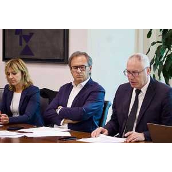 Il presidente Bordin, primo da destra, accanto ai consiglieri regionali Mauro Di Bert e Lucia Buna - Il presidente Bordin, primo da destra, accanto ai consiglieri regionali Mauro Di Bert e Lucia Buna