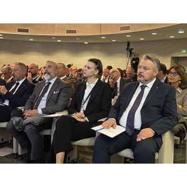 A destra Diego Bernardis (Fp) in un momento del festival del Cambiamento - A destra Diego Bernardis (Fp) in un momento del festival del Cambiamento