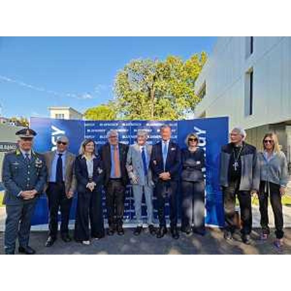 L'assessore regionale alla Difesa dell'ambiente, energia e sviluppo sostenibile Fabio Scoccimarro, all'inaugurazione del nuovo edificio di Bluenergy Group a Udine - L'assessore regionale alla Difesa dell'ambiente, energia e sviluppo sostenibile Fabio Scoccimarro, all'inaugurazione del nuovo edificio di Bluenergy Group a Udine